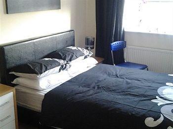 Bay Rooms Дъдли Екстериор снимка