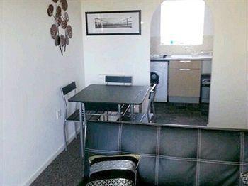 Bay Rooms Дъдли Екстериор снимка