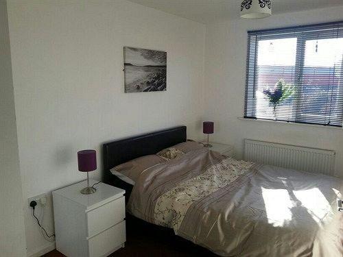 Bay Rooms Дъдли Екстериор снимка